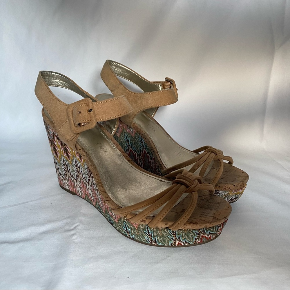 AK Anne Klein Womens Fionn Multicolor Pattern Platform Sz 8.5 Wedge Sandals Heel